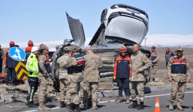 Kars’ta araçlar adeta birbirine yapıştı