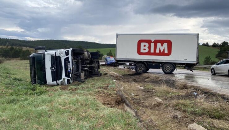 Kastamonu’da kamyon devrildi: 1 yaralı
