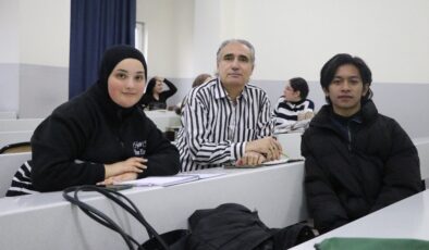 Kayseri’de emekli albay, oğluyla aynı üniversitede eğitim görüyor