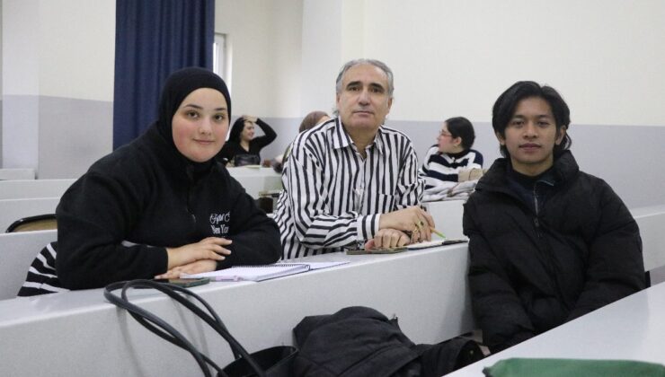 Kayseri’de emekli albay, oğluyla aynı üniversitede eğitim görüyor