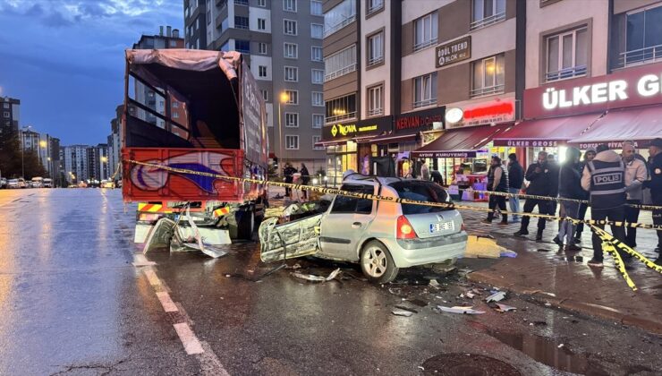 Kayseri’de kamyona çarpan otomobilin sürücüsü öldü