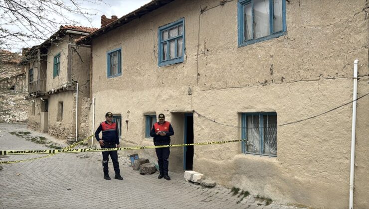Kütahya’da av tüfeğiyle eşi ve bir şahsı öldürdü