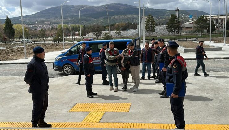 Kütahya’da tartıştığı arkadaşını silahla vurdu