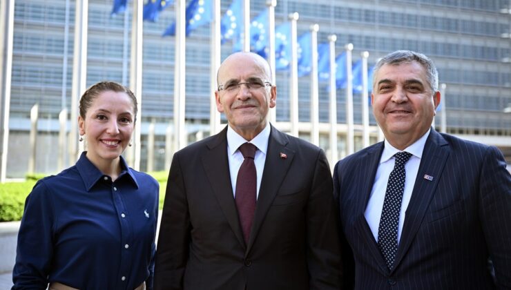 Mehmet Şimşek, Brüksel’de AA’nın ofisini ziyaret etti