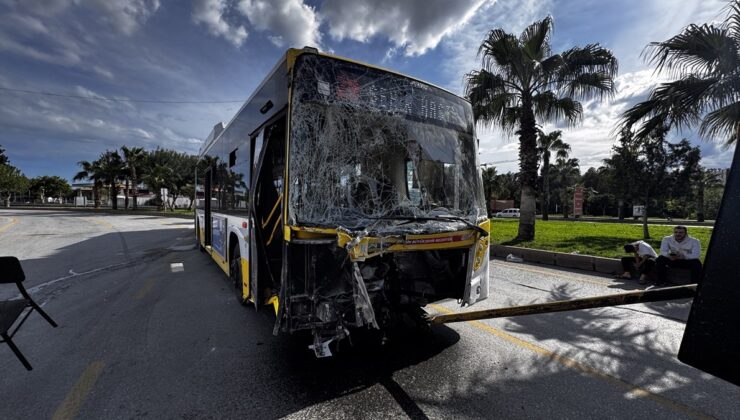 Mersin’de halk otobüsü kaza yaptı: 5 yaralı