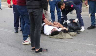 Mersin’de kazada otomobil ters döndü