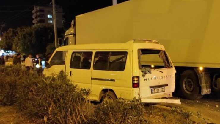 Mersin’de tır ile minibüsün karıştığı kazada 5 kişi yaralandı