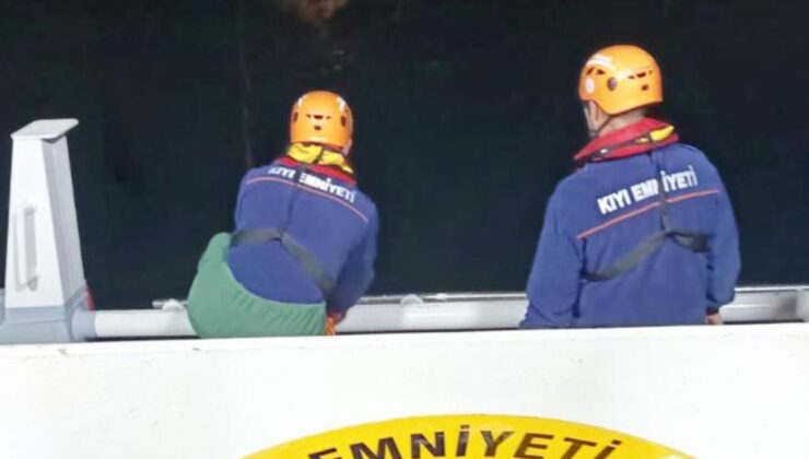 Muğla’da fırtınada sürüklenen 38 metrelik tekne kurtarıldı