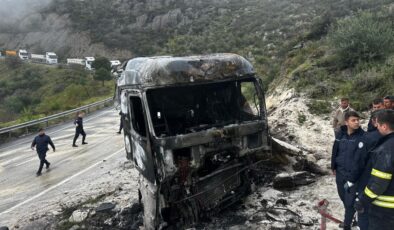 Muğla’da kaza yapan sürücü, tırda çıkan yangında öldü