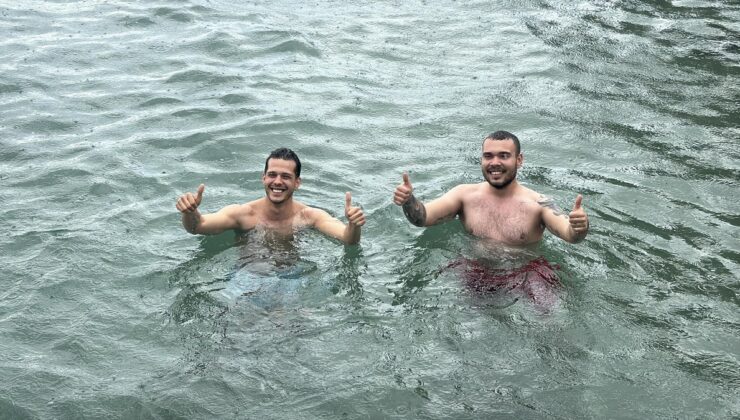 Muğla’da kuvvetli sağanak sırasında denize girdiler