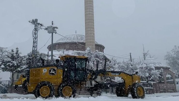 Muş’ta kar yağışı: 55 köy yolu kardan kapandı