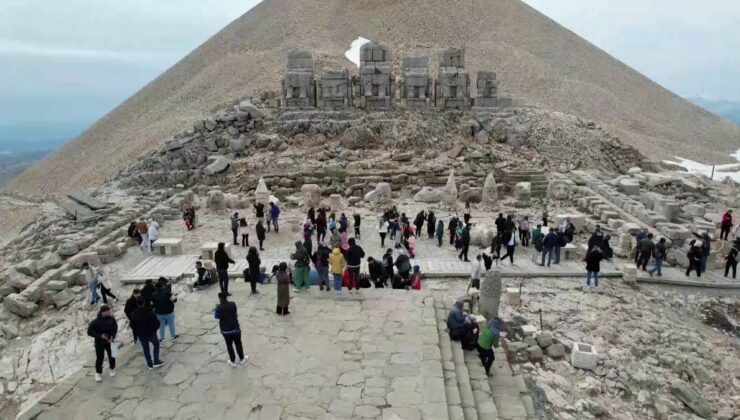 Nemrut Dağı’nda bayram yoğunluğu
