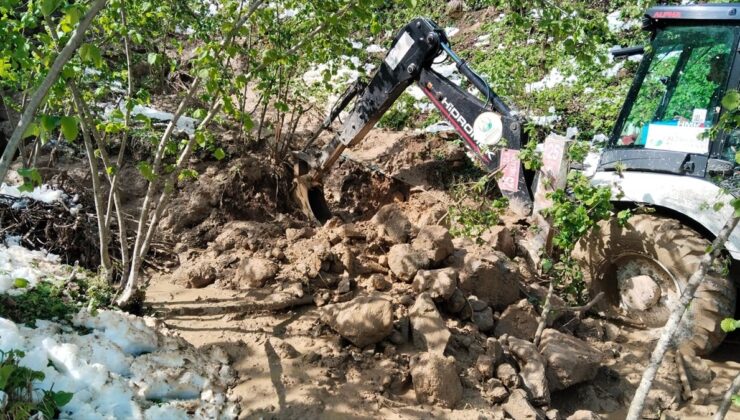 Ordu’da heyelan nedeniyle yol ulaşıma kapandı