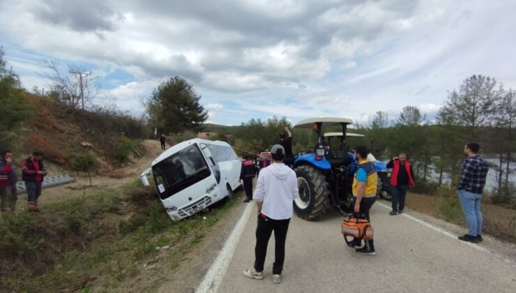Osmaniye’de öğrencileri taşıyan otobüs devrildi