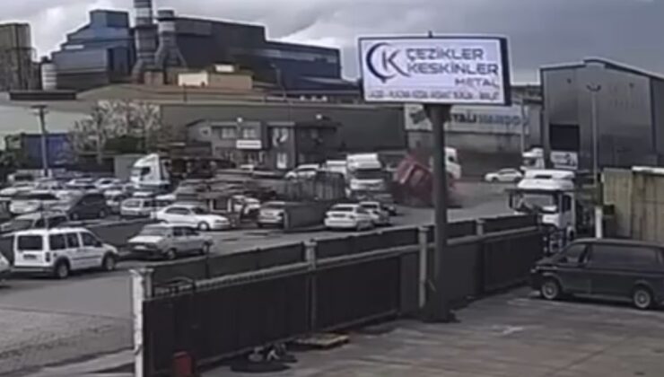 Osmaniye’de tır park halindeki araçların üstüne devrildi