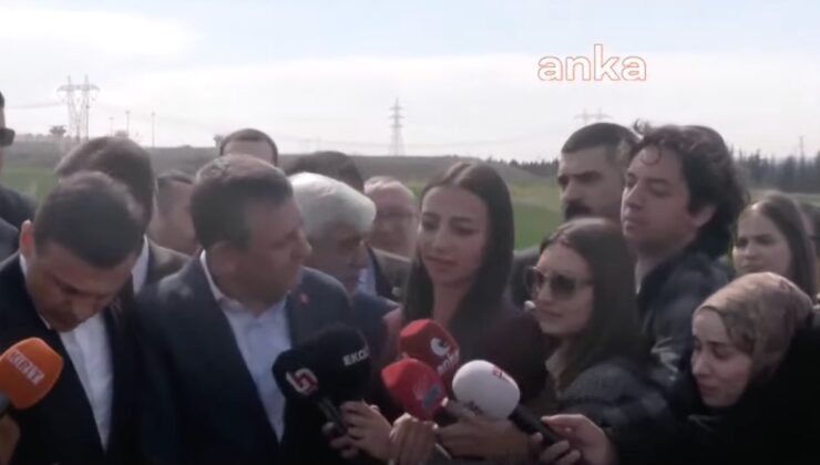 Özgür Özel’den başörtülü partiliye: Mikrofonları tut