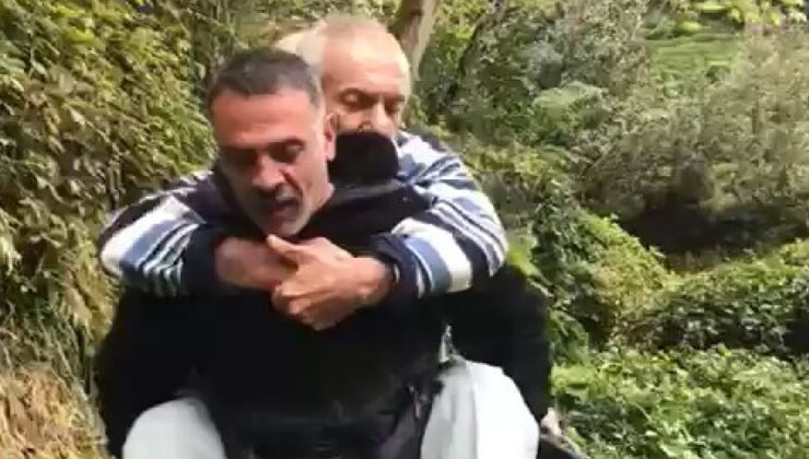 Rize’de muhtar, evine yol gitmeyen hasta köylüsünü sırtında taşıdı