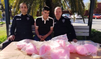Şırnak’ta çocuklara pamuk şeker dağıtan polisler konuştu