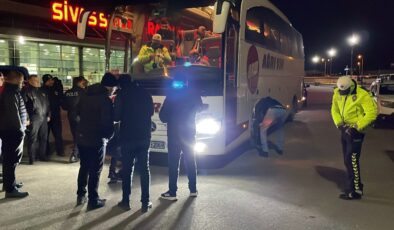 Sivas’ta bir kişinin üzerinden geçen şoför kendisini ihbar etti