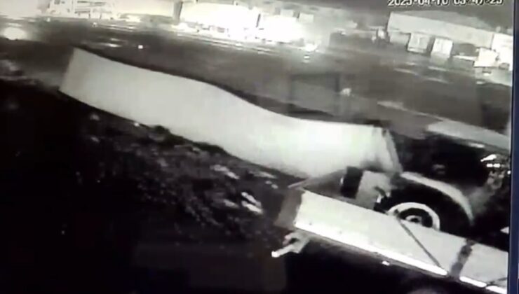 Sivas’ta sebze yüklü tır devrildi