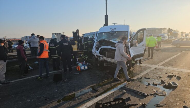 Tekirdağ’da servis minibüsleri çarpıştı: 18 yaralı
