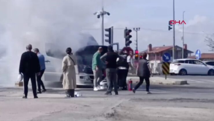 Tekirdağ’da seyir halindeki yolcu minibüsünden alevler yükseldi