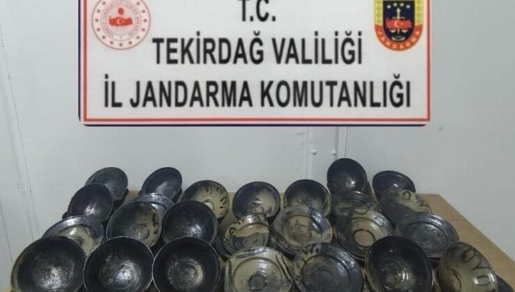 Tekirdağ’da teknede tarihi 50 tabak ele geçirildi