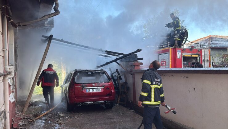 Tokat’ta park halindeki otomobil yandı: Alevler eve sıçradı