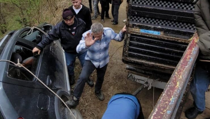 Trabzon’da otomobil uçurumda mahsur kaldı