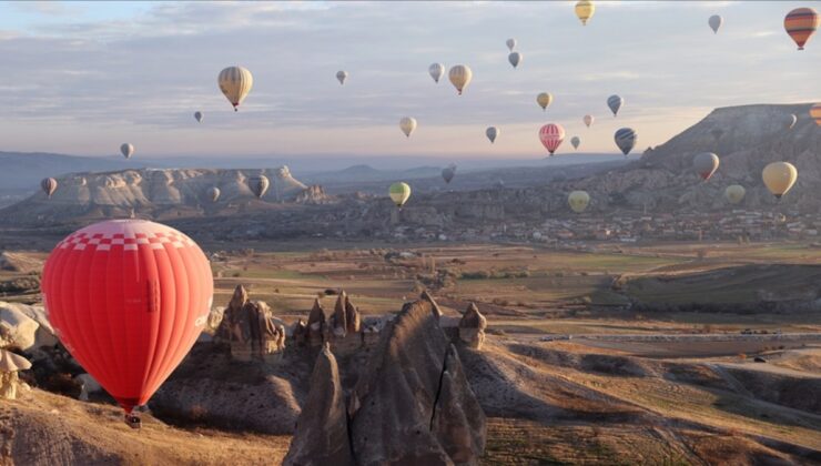 Türkiye genelinde bir yılda 933 bin 195 turist balonla uçtu! Uçuş rekoru