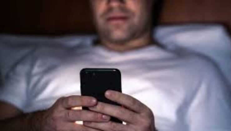 Uyku öncesi telefonla yatağa girenlerin yeni kabusu: Uykusuzluk