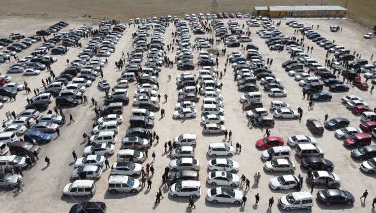 Van açık oto pazarına bayram öncesi yoğun ilgi