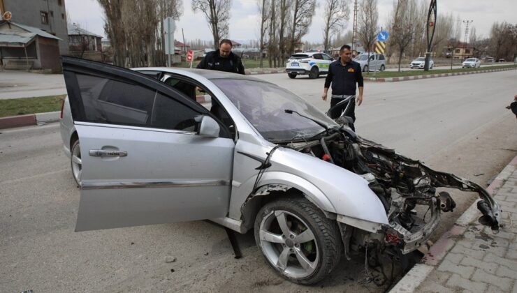 Van’da otomobil refüje çarptı: 3 yaralı