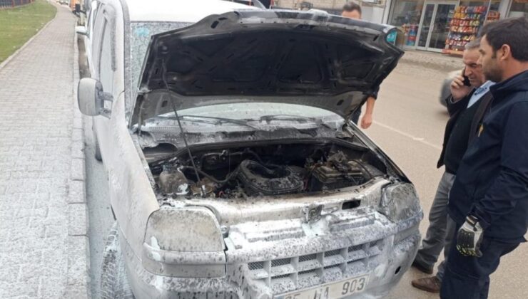 Van’da seyir halindeki aracın motorunda yangın