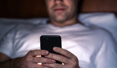 Yatakta ekran karşısında zaman geçirmek uyku kalitesini olumsuz etkiliyor