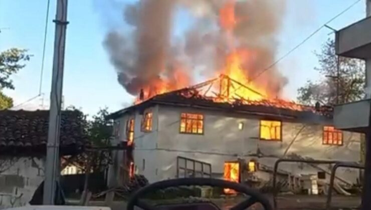 Zonguldak’ta 2 katlı evde yangın