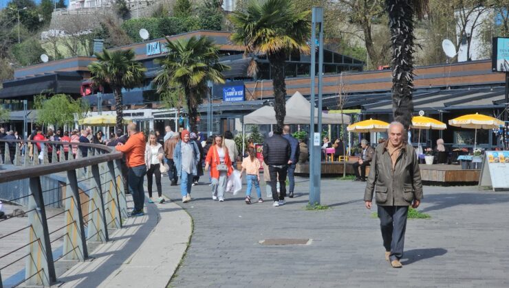 Zonguldak’ta vatandaşlar, sıcak havayı değerlendirdi