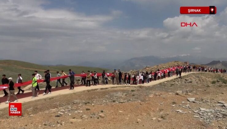 105 çocuk, Cudi Dağı’nda 105 metrelik Türk bayrağıyla yürüdü