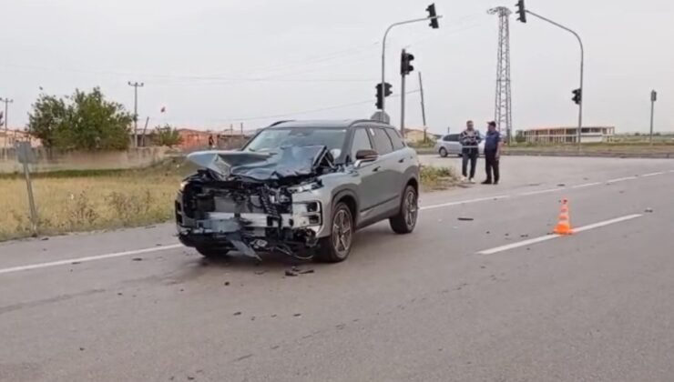 Adana’da cip ile motosiklet çarpıştı