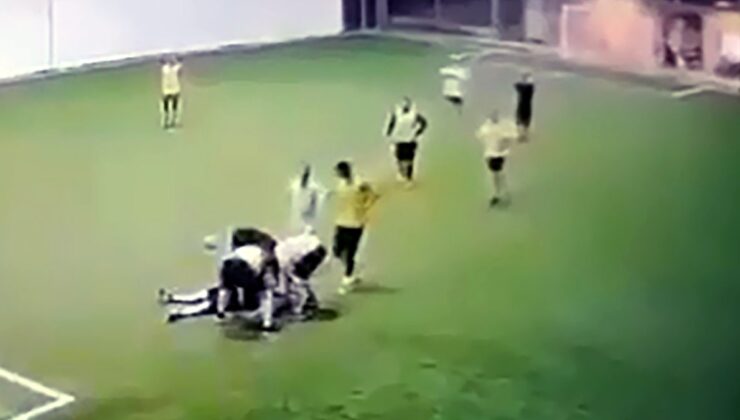 Adana’da halı sahada düşüp öldü