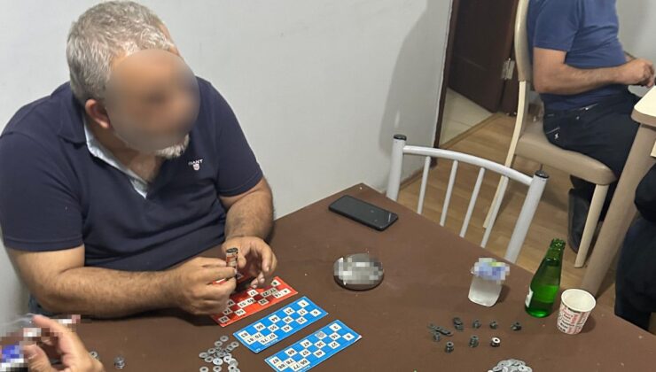 Adana’da kumar oynatıp canlı yayınlarken polis baskın yaptı