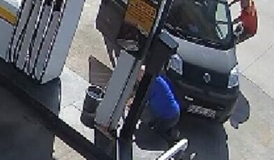 Afyonkarahisar’da akaryakıt istasyonu çalışanı, el frenini çekerek faciayı önledi