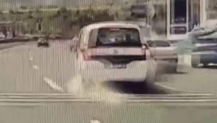 Ankara’da 4 aracın karıştığı zincirleme kaza görüntülendi