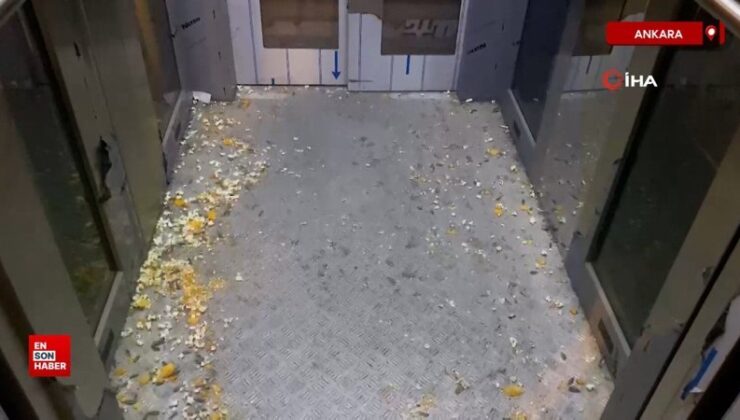 Ankara’da üst geçit asansöründeki çöplere vatandaştan tepki