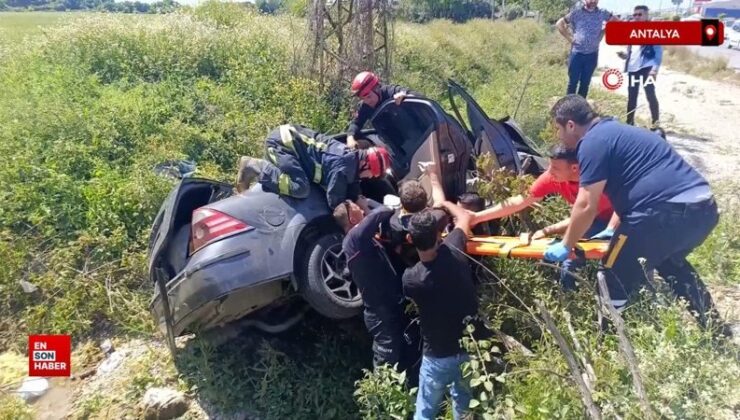 Antalya’da bariyerlere çarpıp kanala devrildi