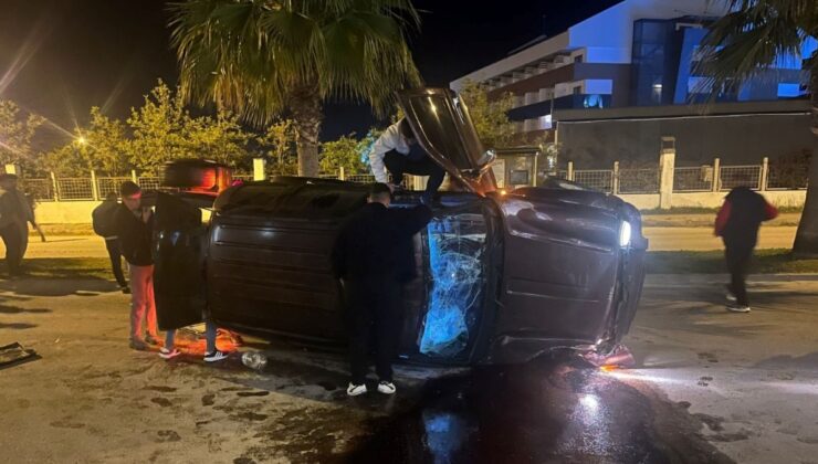 Antalya’da devrilen aracı film gibi izlediler