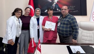 Antalya’da en fazla normal doğum yaptıran ebe ödüllendirildi