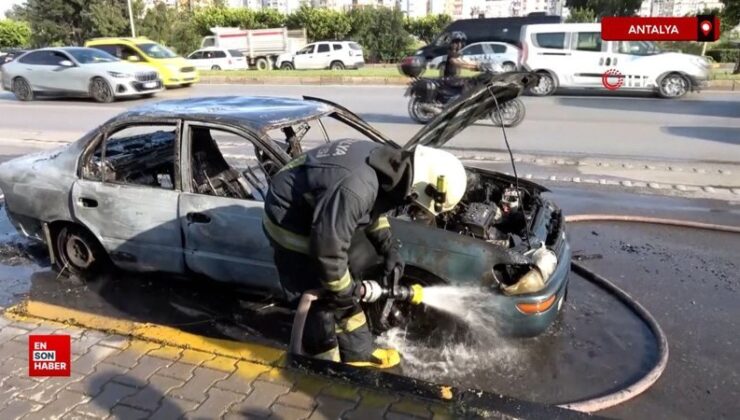 Antalya’da seyir halindeki araçta yangın