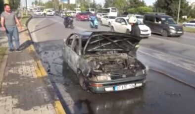 Antalya’da seyir halindeki araçta yangın