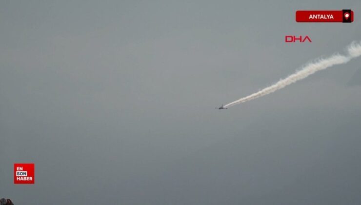 Antalya’da Türk Yıldızları’ndan 23 Nisan provası